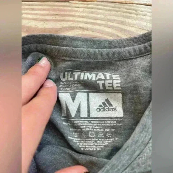 Adidas ultimate tshirt size medium - logo has cracking shown in photo - Picture 2 of 3